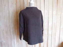 画像1: １０％ＯＦＦ・リネン モックネック ２WAYブラウス（チャコールグレー）