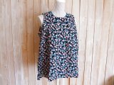 ７５％ＯＦＦ・小花柄 ノースリーブ プルオーバー（ネイビー×ブルーグリーン）