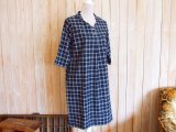７５％ＯＦＦ・チェック柄 Ｖネック ワンピース （ネイビー）