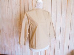 画像1: ２０％ＯＦＦ・スタンドオフカラー うしろボタン プルオーバー（ベージュ）