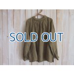 画像: １０％OFF・ベルギーリネン ロールカラー うしろ開きプルオーバー（カーキ）