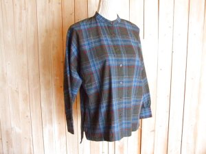 画像1: ３０％ＯＦＦ・バンドカラー 薄起毛チェック柄ブラウス（ブルー×グレー）