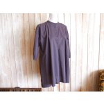画像: ３０％ＯＦＦ・バンドカラー くるみボタン ワイドチュニック（チャコールグレー）
