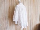 画像: １０％ＯＦＦ・バンドカラー ギャザーワイドブラウス（ホワイト）