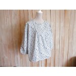 画像: ７０％ＯＦＦ・小花柄 ピンタック ワイドプルオーバー（ホワイト×ブルー）