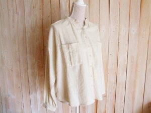 画像1: １０％ＯＦＦ・バンドカラー胸ポケットブラウス（杢アイボリー）
