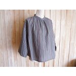 画像: １０％ＯＦＦ・多色ストライプ柄プルオーバー（グレー×レンガ）