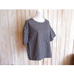 画像: １０％ＯＦＦ・チェック柄ポケットつきプルオーバー（チャコールグレー×アイボリー）