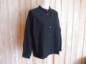 画像1: １０％ＯＦＦ・グレンチェック バンドカラーブラウス（濃チャコールグレー）